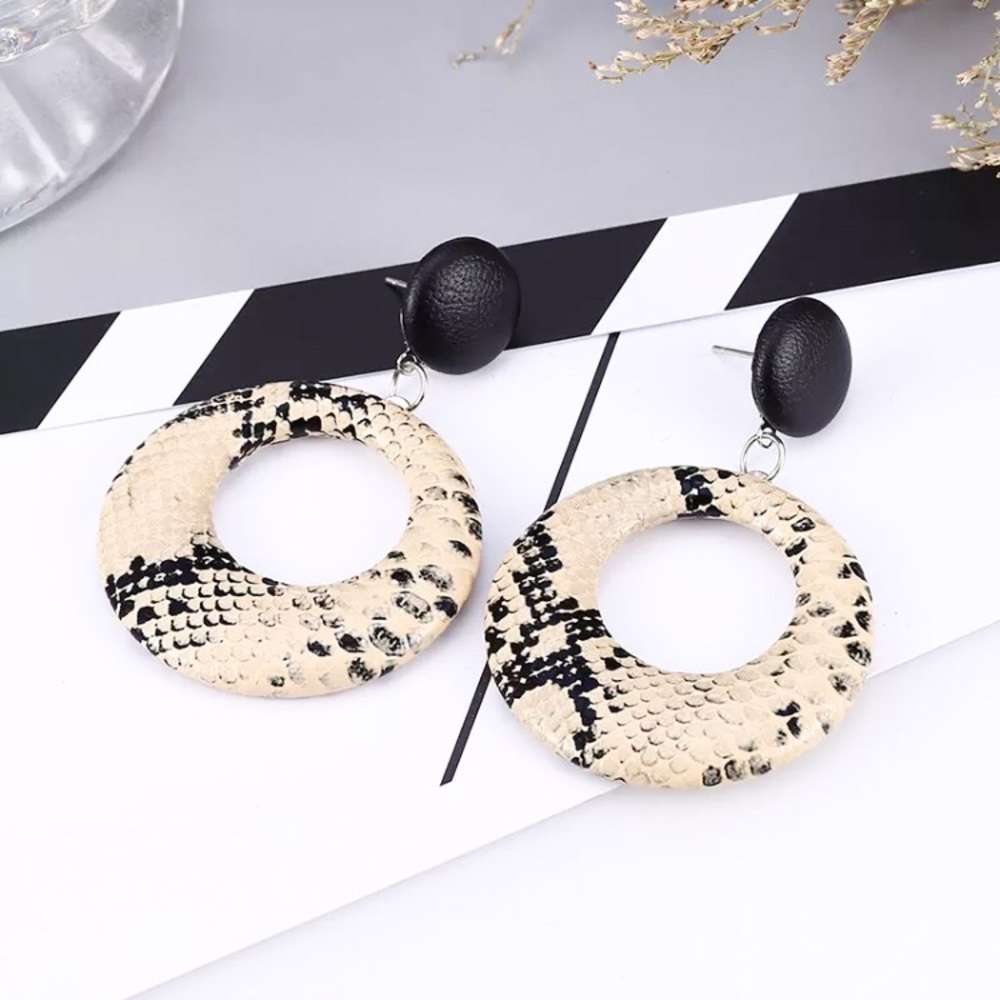 🔴5/$15⚠️𝗖𝗟𝗘𝗔𝗥𝗔𝗡𝗖𝗘⚠️Cream Earrings NEW - Picture 11 of 11